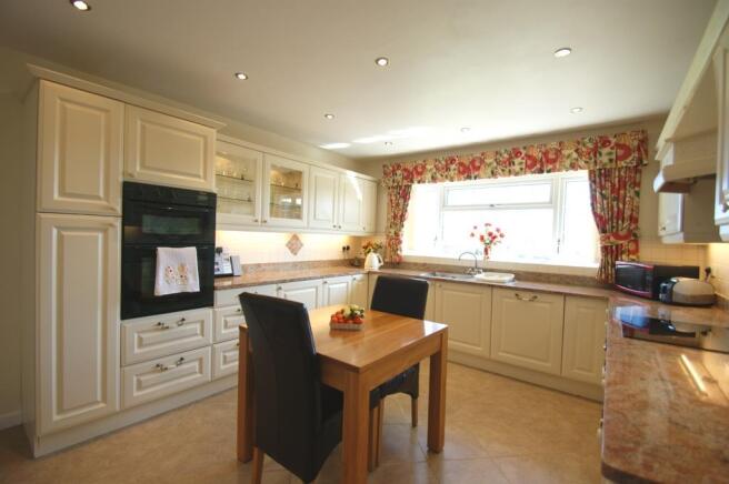 Garden Cottage - kitchen 2.jpg