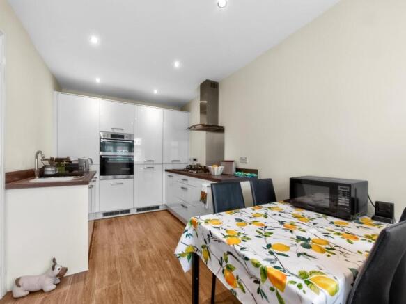 4 bed Terraced for sale Image 4