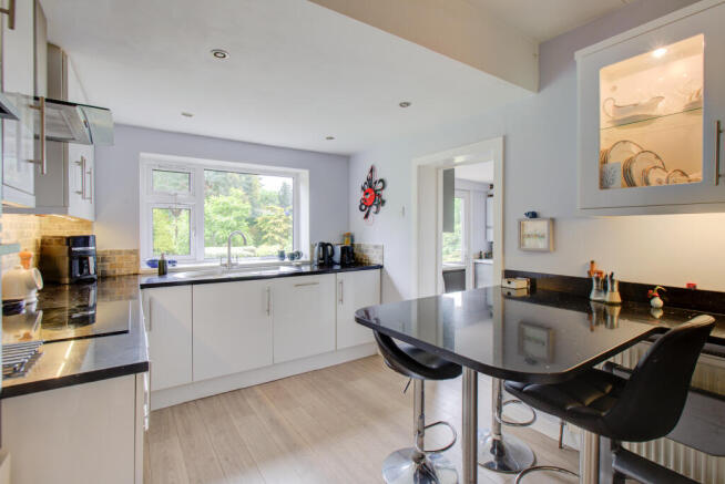 5 WILLOW CLOSE-26