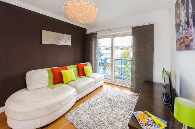 Kitchen/ Lounge Area