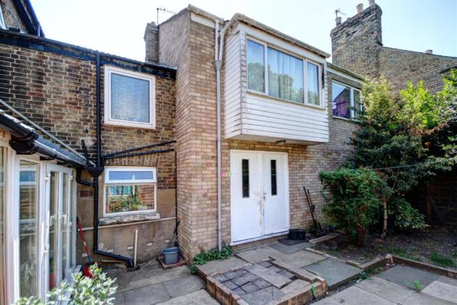 Rear of 4 Parade Lane.jpg