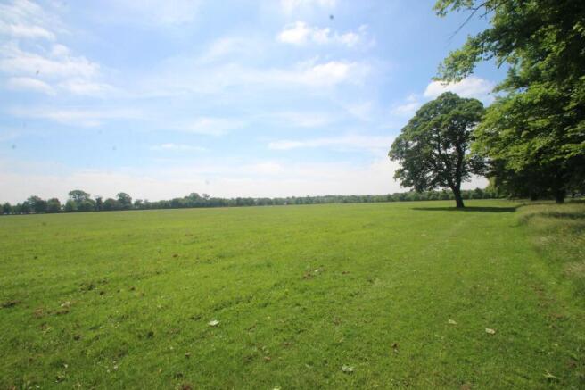 2 bed Flat to rent Image 12