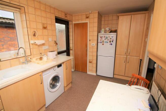 Kitchen 3.JPG