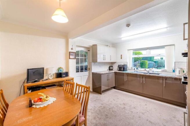 3 bed Bungalow for sale Image 4