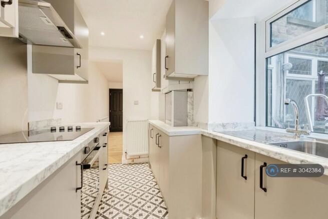 3 bed Terraced to rent Image 11