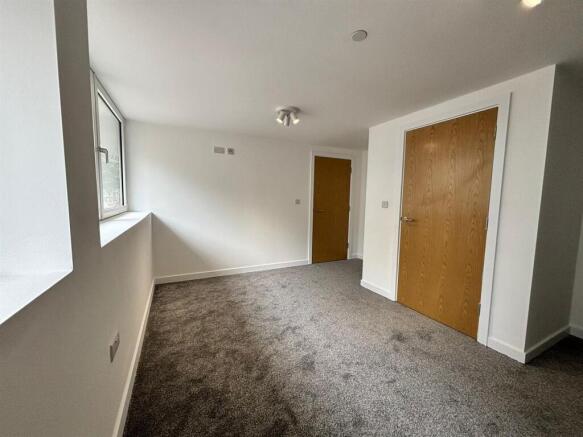 1 bed Apartment to rent Image 4
