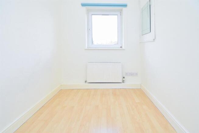 3 bed Terraced to rent Image 12