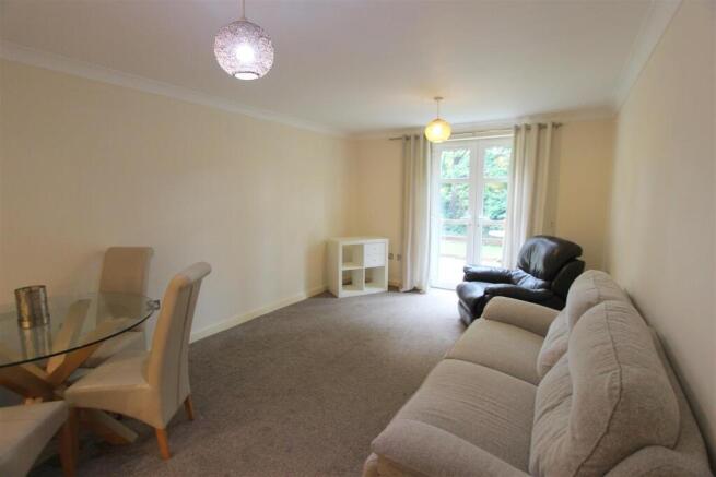 LIVING/DINING ROOM