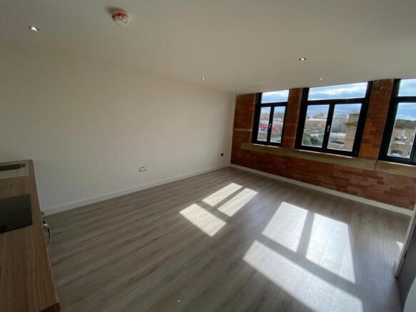 2 bed Flat to rent Image 4