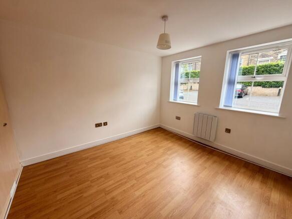 2 bed Flat to rent Image 9