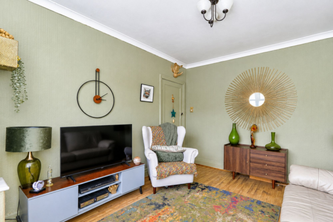 5 bed Semi-Detached for sale Image 4