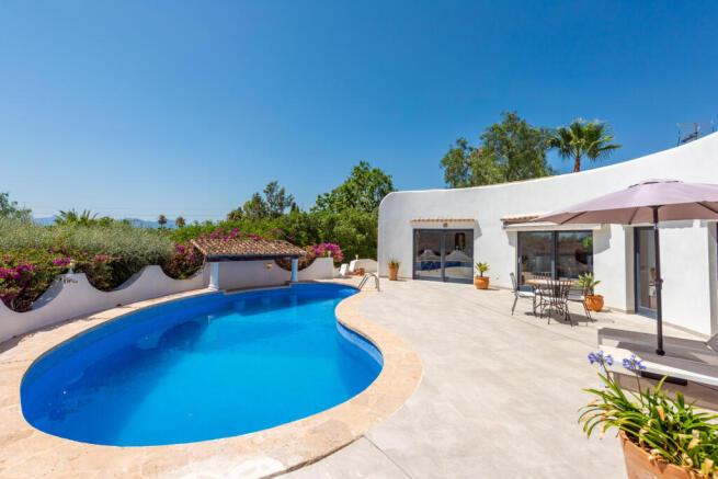 Pool terrace with pool bar