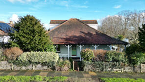76, Kingswood Chase, Leigh-on-sea SS9 3BG