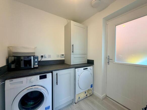5 bed Detached to rent Image 8