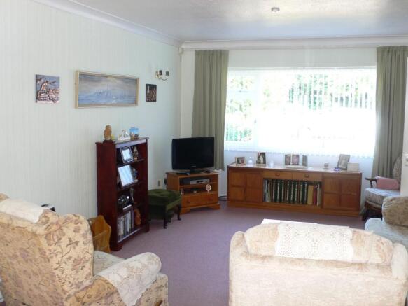 Lounge/Dining Area