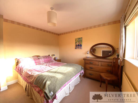 4 bed Detached for sale Image 11