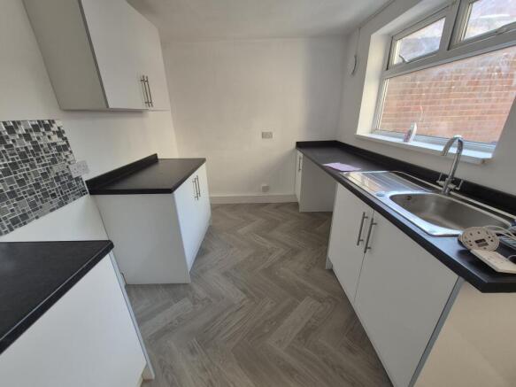 2 bed Terraced to rent Image 7