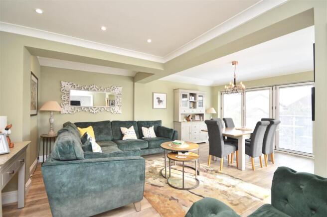 Open Plan Lounge/Dining Room