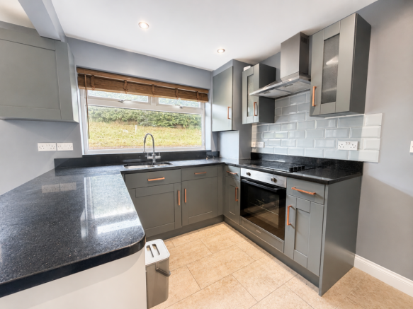 4 bed Semi-Detached for sale Image 5