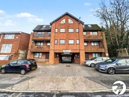 Flat 6, 313 Romany Court, Beacon Road, Chatham ME5 7BT