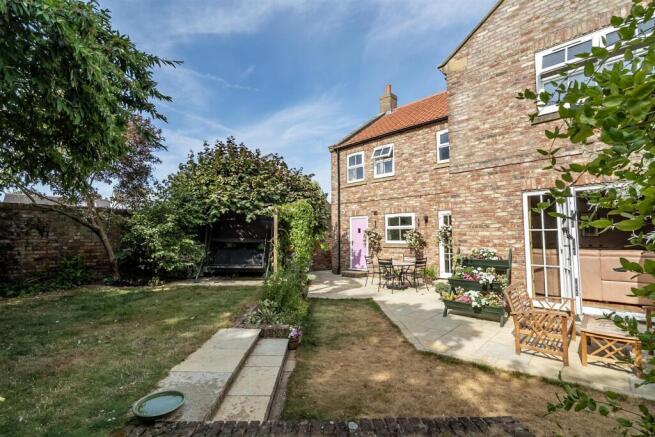 4 bed Detached for sale Image 5