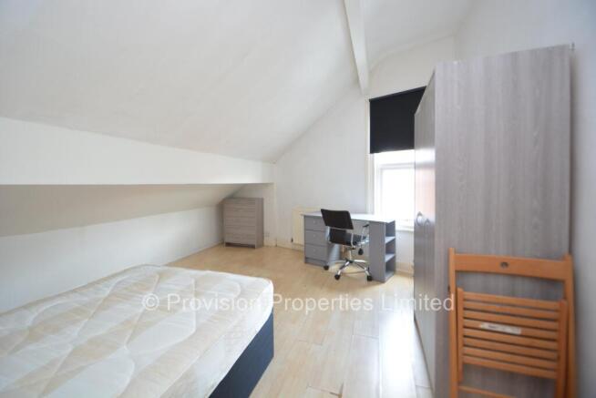 6 bed End of Terrace to rent Image 5