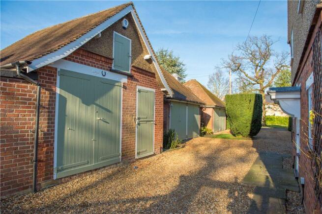 Garage/Workshop