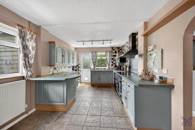 Blacksmiths Close, South Littleton, Evesham, Worcestershire, WR11 photo 4