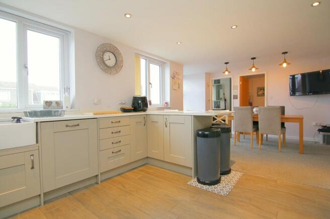 4 bed Detached for sale Image 11