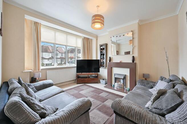Stoneleigh Avenue, Worcester Park - KT4 8XY