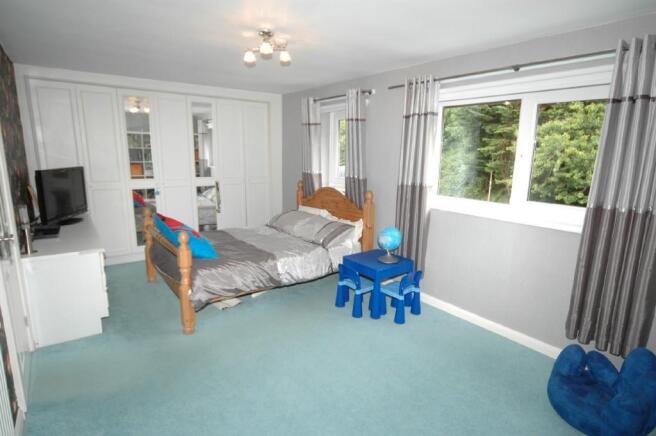 BEDROOM 2