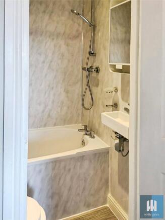2 bed Terraced to rent Image 5