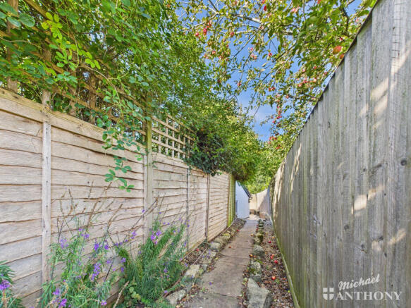 CAM03852G0-PR0441-STILL003