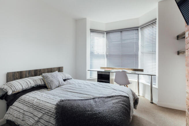 4 bed House to rent Image 9