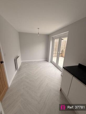 3 bed Semi-Detached for sale Image 7