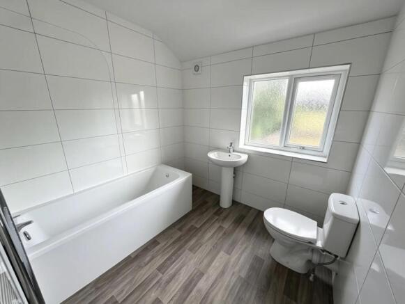 2 bed Semi-Detached to rent Image 8