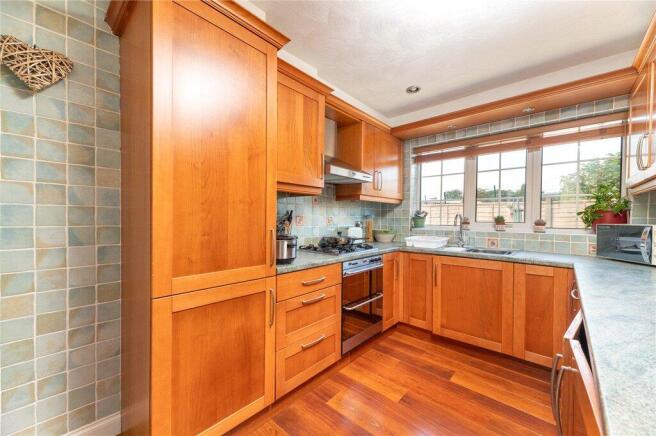 4 bed Detached for sale Image 8