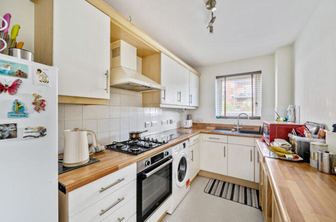 1370892-6-68fa0e7...