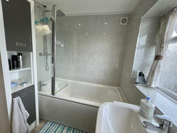En-Suite Bathroom