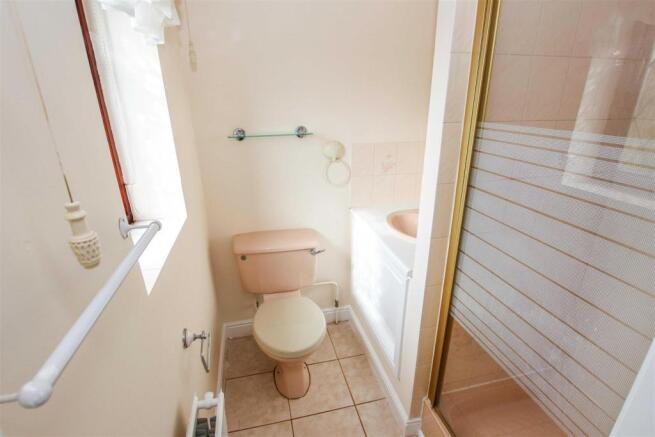 EN SUITE SHOWER ROOM