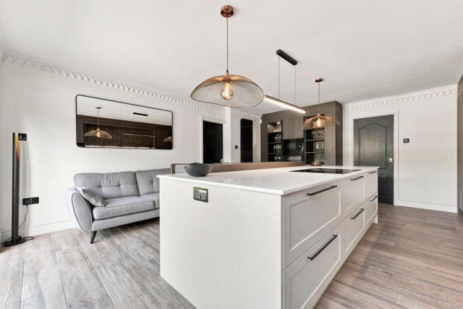 4 bed Detached for sale Image 10