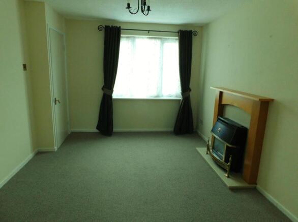Roomy Lounge