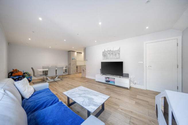 1431220-12-69bbce...