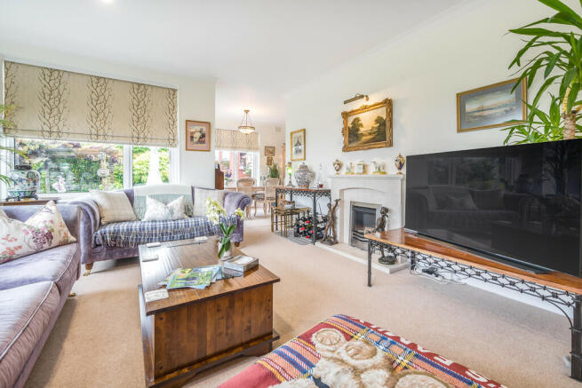 Lounge / Dining R...
