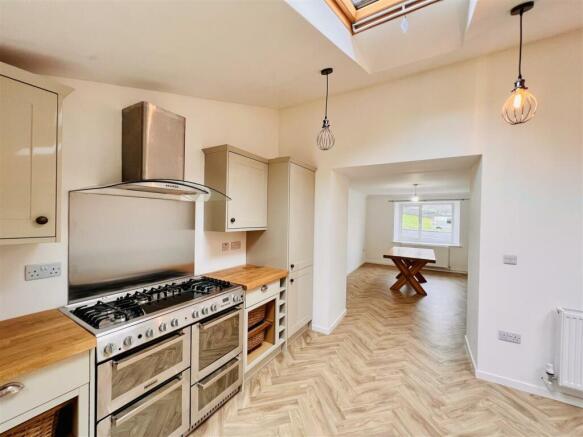 KITCHEN / BREAKFAST ROOM