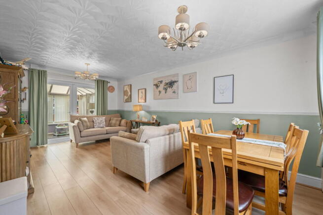 3 bed Semi-Detached for sale Image 10