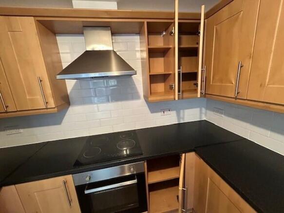 2 bed Flat to rent Image 12