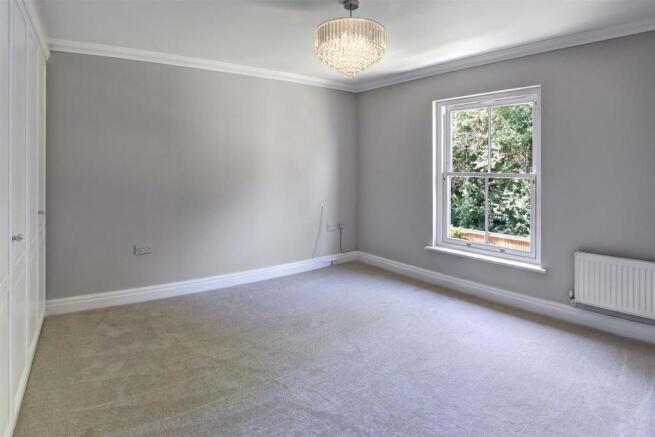 bedroom1_a.jpg