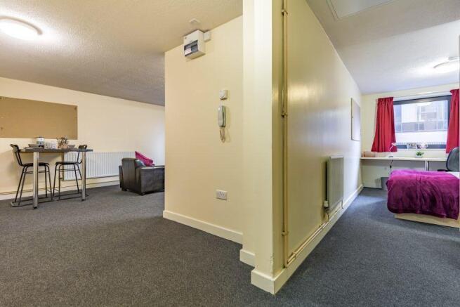 Studio to rent Image 3