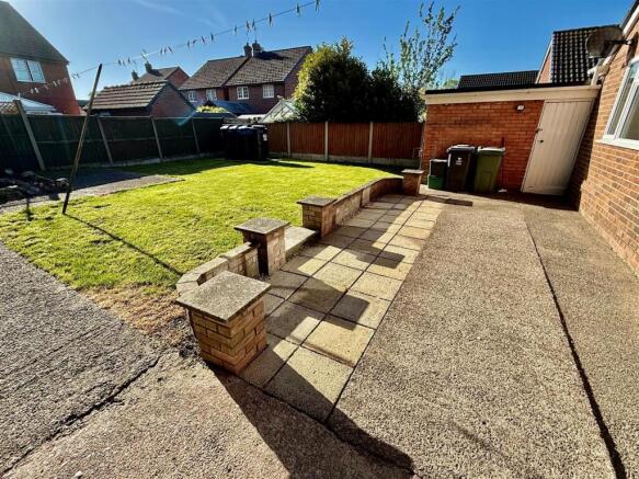 Castle Crescent, Chirk, Wrexham photo 4